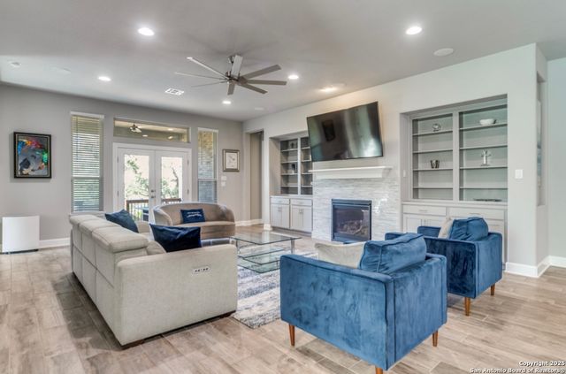 29043 Front Gate, Fair Oaks Ranch, TX 78015