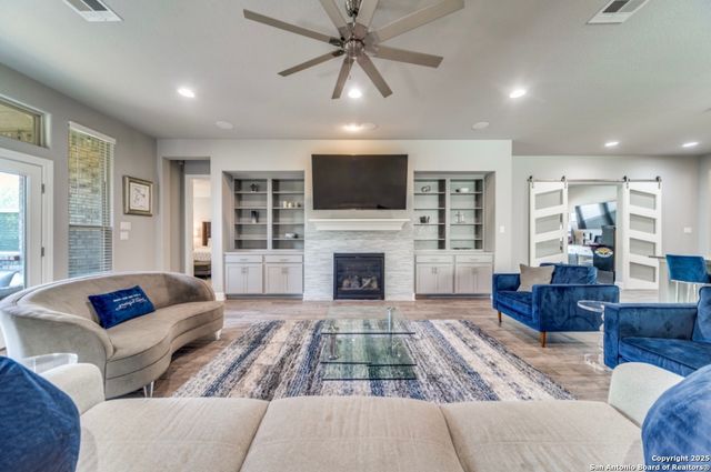 29043 Front Gate, Fair Oaks Ranch, TX 78015