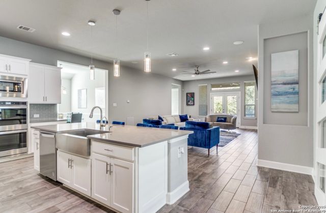 29043 Front Gate, Fair Oaks Ranch, TX 78015