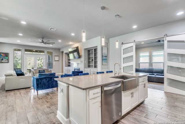 29043 Front Gate, Fair Oaks Ranch, TX 78015