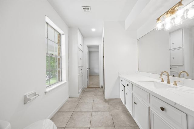 1919 Saddlecreek Drive, Houston, TX 77090