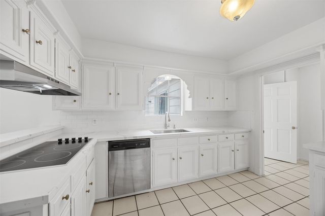 1919 Saddlecreek Drive, Houston, TX 77090