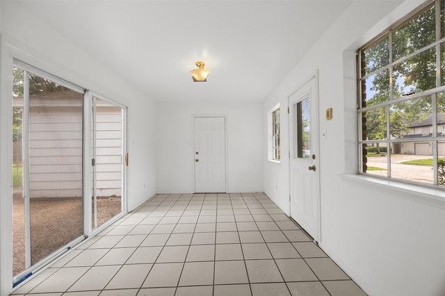 1919 Saddlecreek Drive, Houston, TX 77090