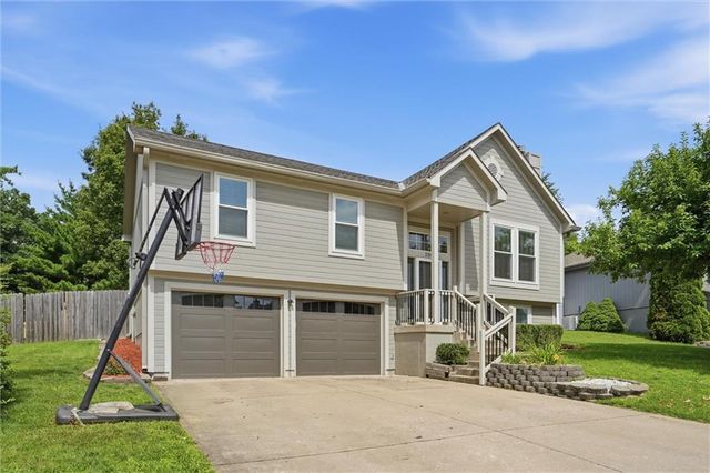 200 N Highland Drive, Raymore, MO 64083
