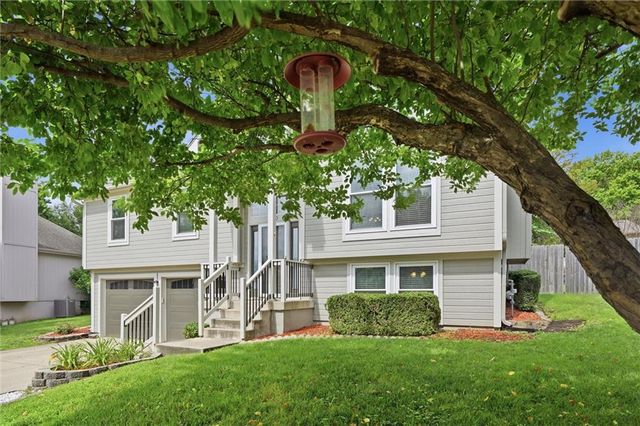 200 N Highland Drive, Raymore, MO 64083