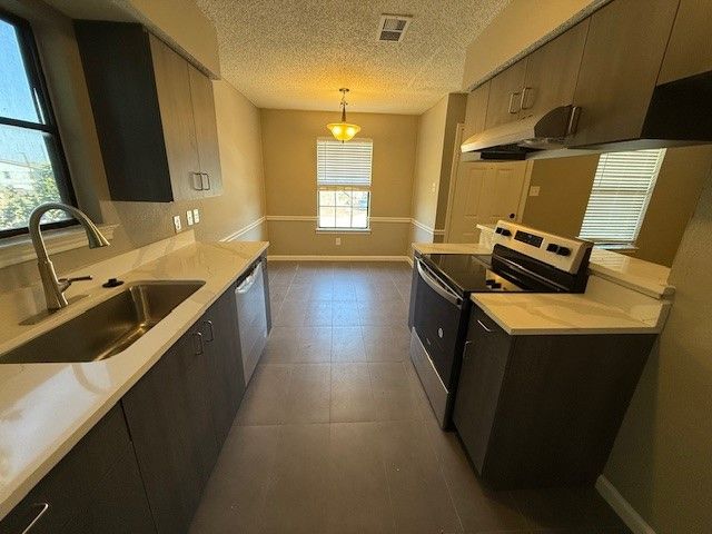 320 Queens Court N, Mansfield, TX 76063