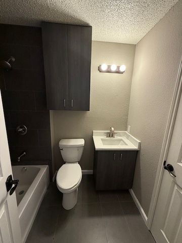 320 Queens Court N, Mansfield, TX 76063
