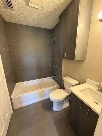 320 Queens Court N, Mansfield, TX 76063