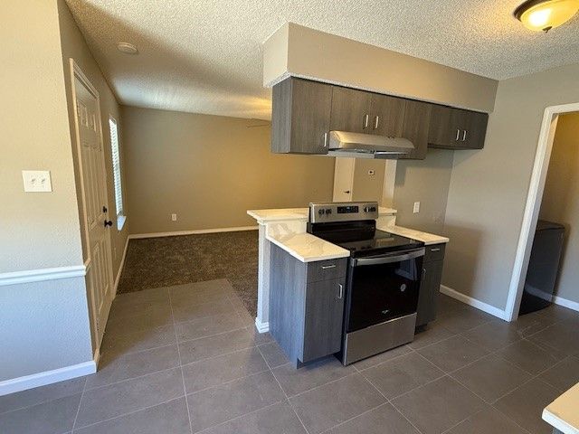 320 Queens Court N, Mansfield, TX 76063