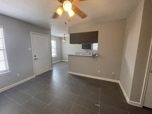 320 Queens Court N, Mansfield, TX 76063