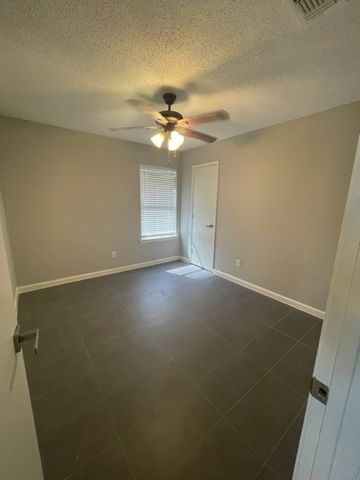 320 Queens Court N, Mansfield, TX 76063