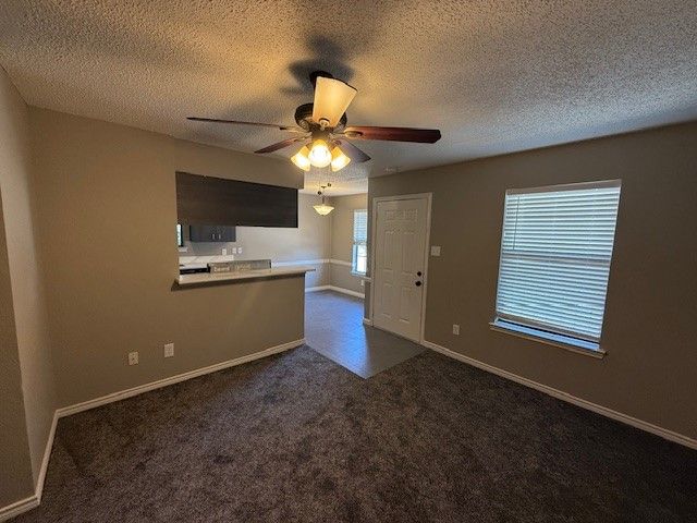 320 Queens Court N, Mansfield, TX 76063