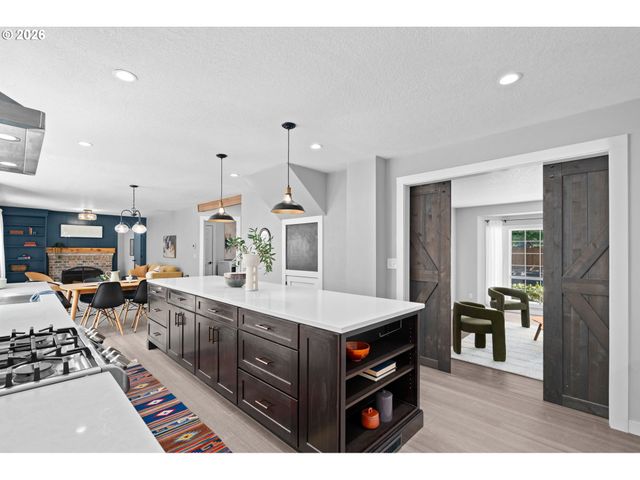410 E BRANDON Dr, Newberg, OR 97132
