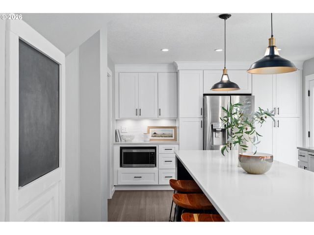 410 E BRANDON Dr, Newberg, OR 97132