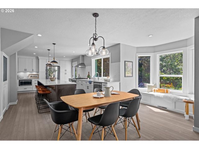 410 E BRANDON Dr, Newberg, OR 97132
