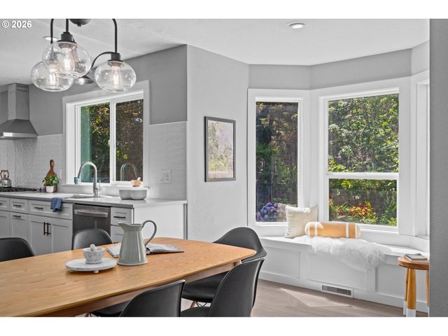 410 E BRANDON Dr, Newberg, OR 97132