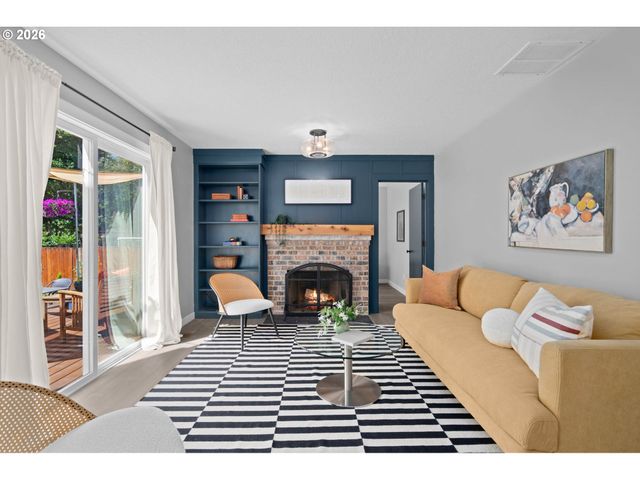 410 E BRANDON Dr, Newberg, OR 97132