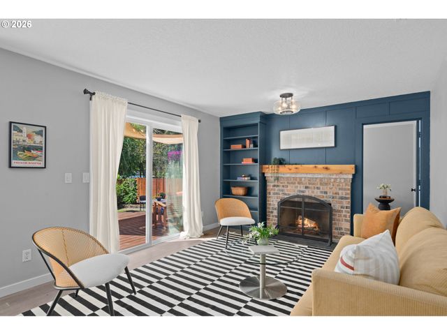 410 E BRANDON Dr, Newberg, OR 97132