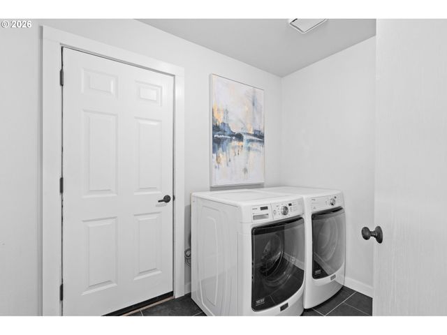 410 E BRANDON Dr, Newberg, OR 97132