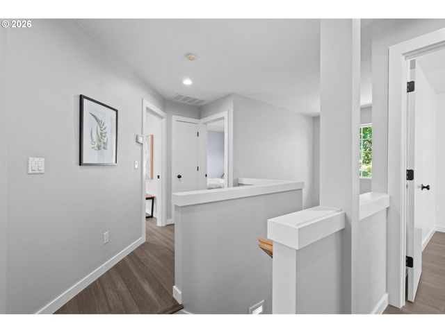 410 E BRANDON Dr, Newberg, OR 97132
