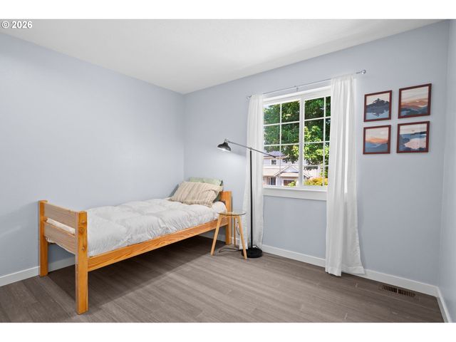 410 E BRANDON Dr, Newberg, OR 97132