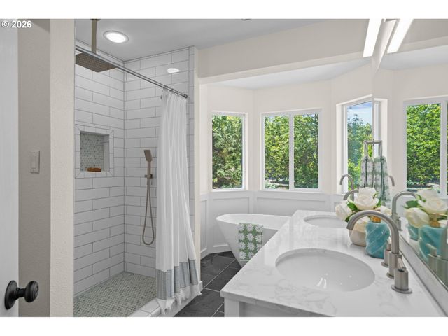 410 E BRANDON Dr, Newberg, OR 97132
