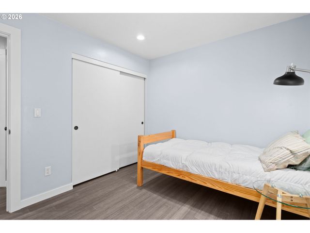 410 E BRANDON Dr, Newberg, OR 97132