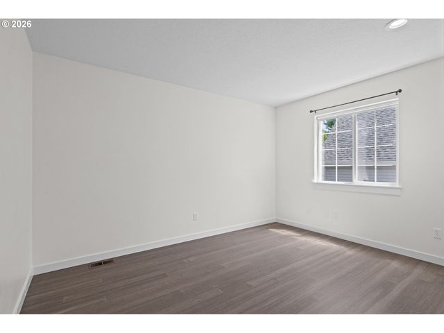 410 E BRANDON Dr, Newberg, OR 97132