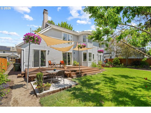 410 E BRANDON Dr, Newberg, OR 97132