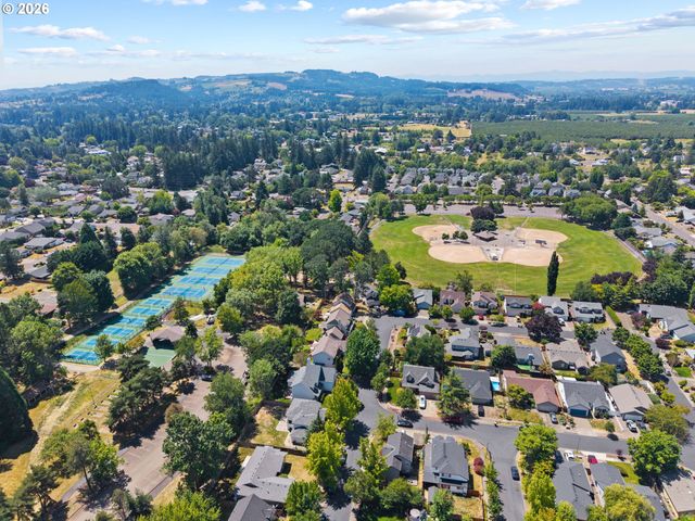 410 E BRANDON Dr, Newberg, OR 97132