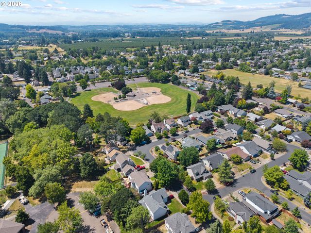 410 E BRANDON Dr, Newberg, OR 97132