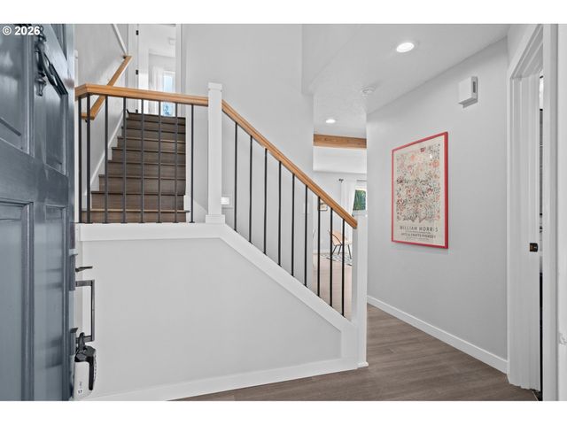 410 E BRANDON Dr, Newberg, OR 97132