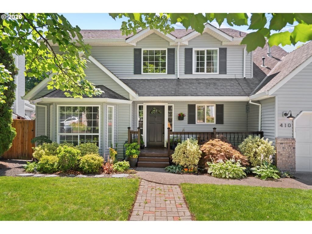 410 E BRANDON Dr, Newberg, OR 97132