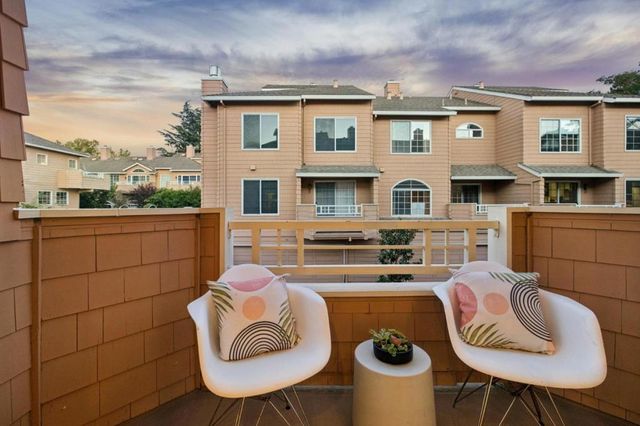 444 San Antonio Road 2D, Palo Alto, CA 94306