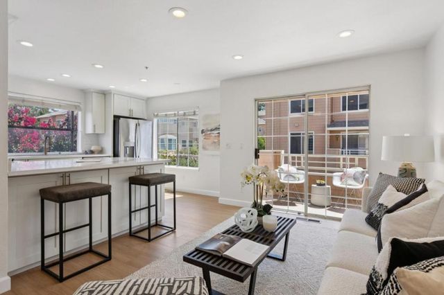 444 San Antonio Road 2D, Palo Alto, CA 94306
