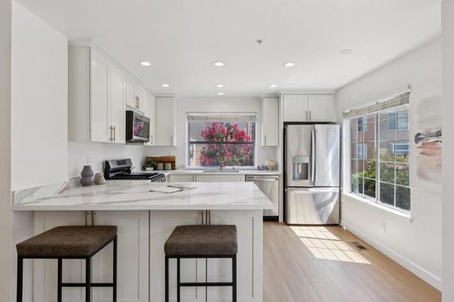 444 San Antonio Road 2D, Palo Alto, CA 94306