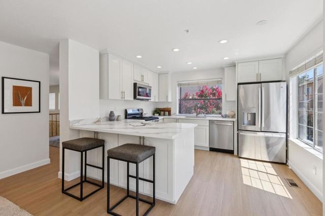 444 San Antonio Road 2D, Palo Alto, CA 94306