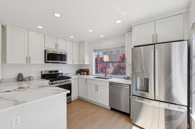 444 San Antonio Road 2D, Palo Alto, CA 94306