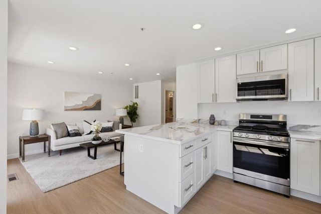 444 San Antonio Road 2D, Palo Alto, CA 94306