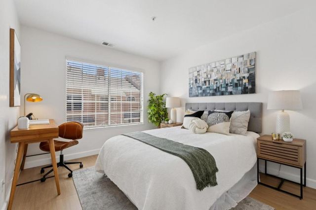 444 San Antonio Road 2D, Palo Alto, CA 94306