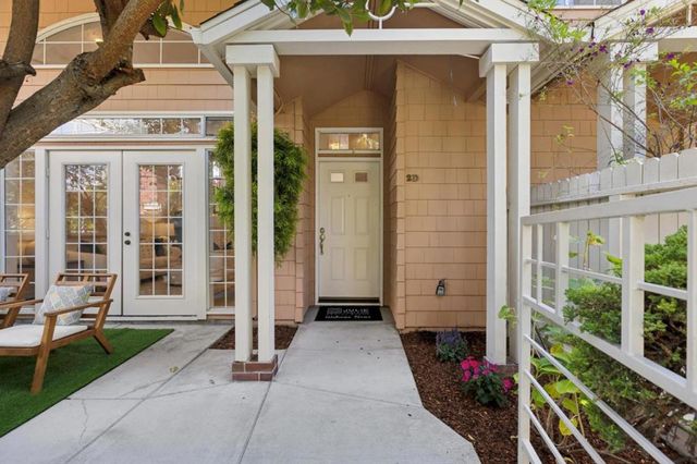 444 San Antonio Road 2D, Palo Alto, CA 94306