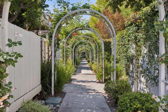 444 San Antonio Road 2D, Palo Alto, CA 94306