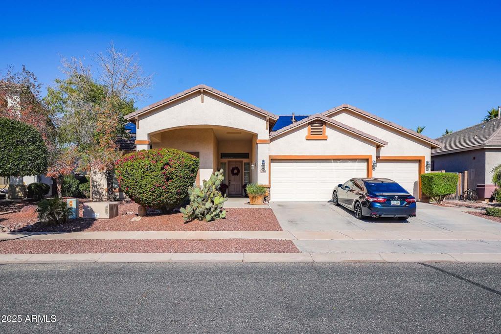 15850 W MERCER Lane, Surprise, AZ 85379 — photo 2