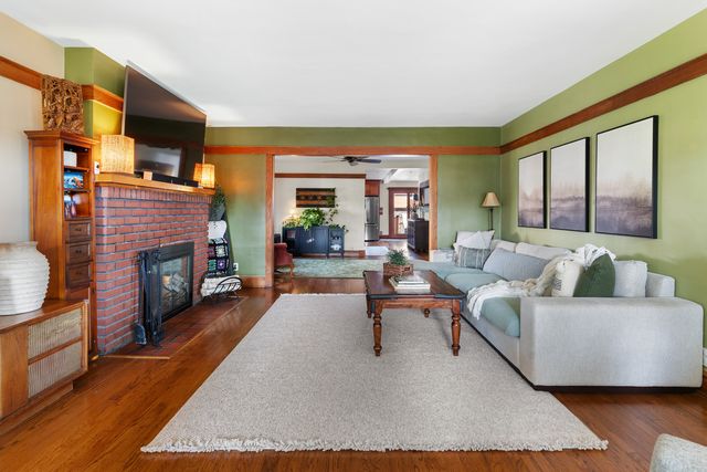 6525 34th Street, Berwyn, IL 60402