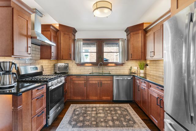 6525 34th Street, Berwyn, IL 60402