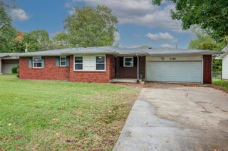 1105 East Edgewood Street, Springfield, MO 65807