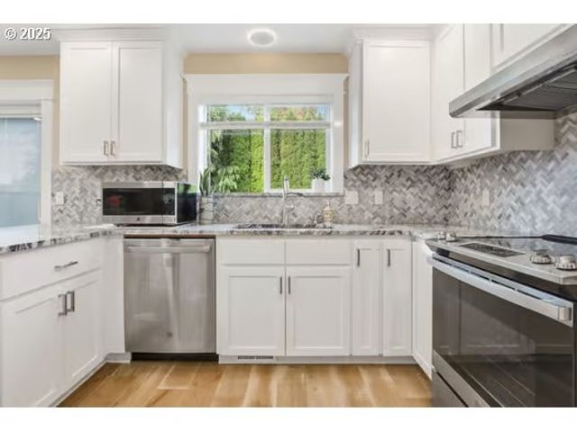 2701 Sw LATOURELL Pl, Troutdale, OR 97060