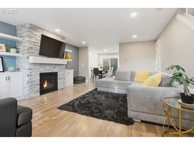 2701 Sw LATOURELL Pl, Troutdale, OR 97060
