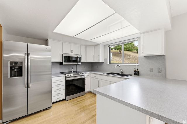 9057 S CHERBOURG PL, Sandy, UT 84093