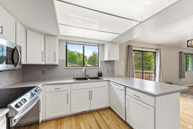 9057 S CHERBOURG PL, Sandy, UT 84093